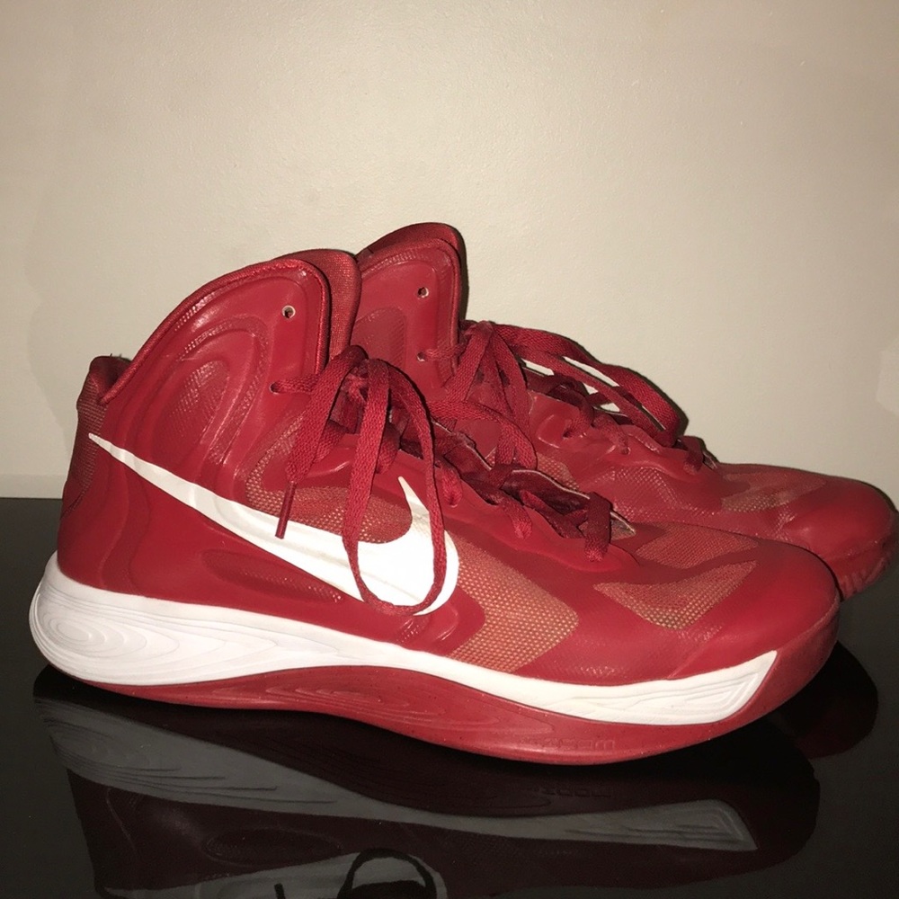 Basketball shoes